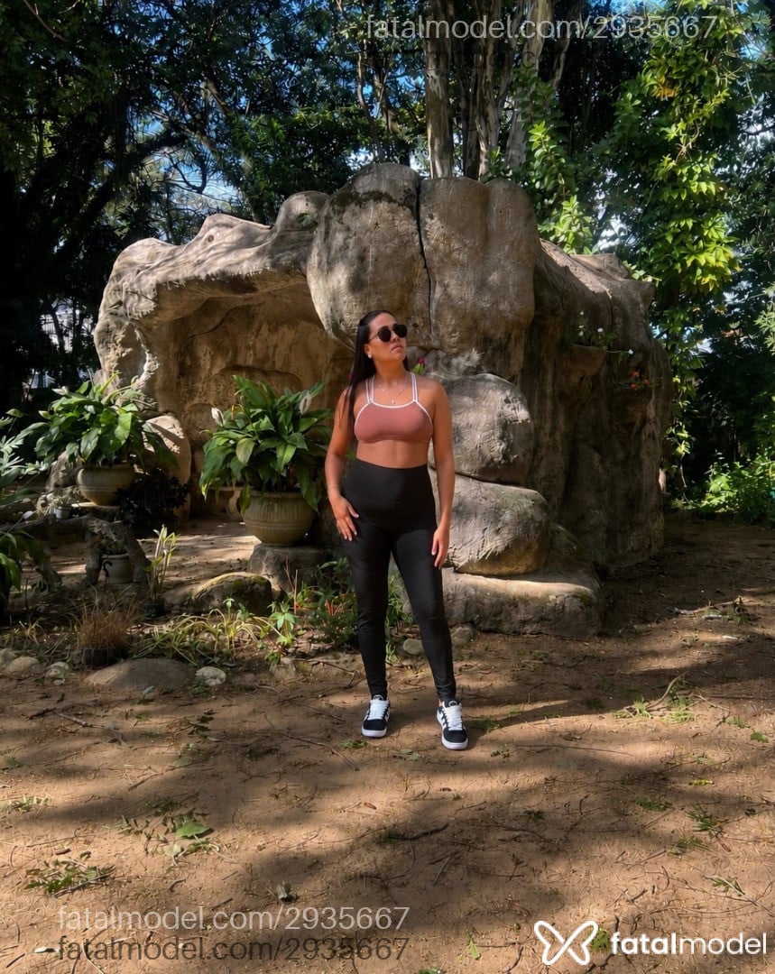 Acompanhante mulher morena (o) de olhos castanhos - Ariela