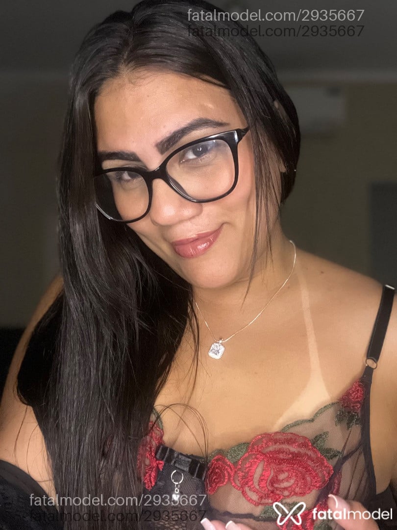 Acompanhante mulher morena (o) de olhos castanhos - Ariela