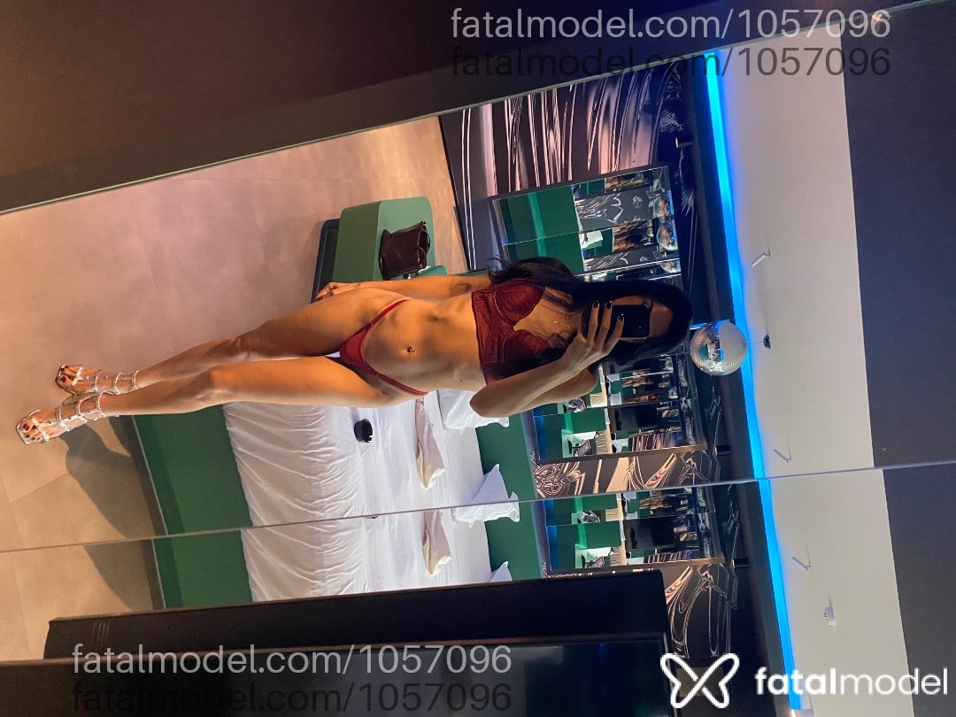 Acompanhante mulher trans morena (o) de olhos castanhos - Sophia Silva