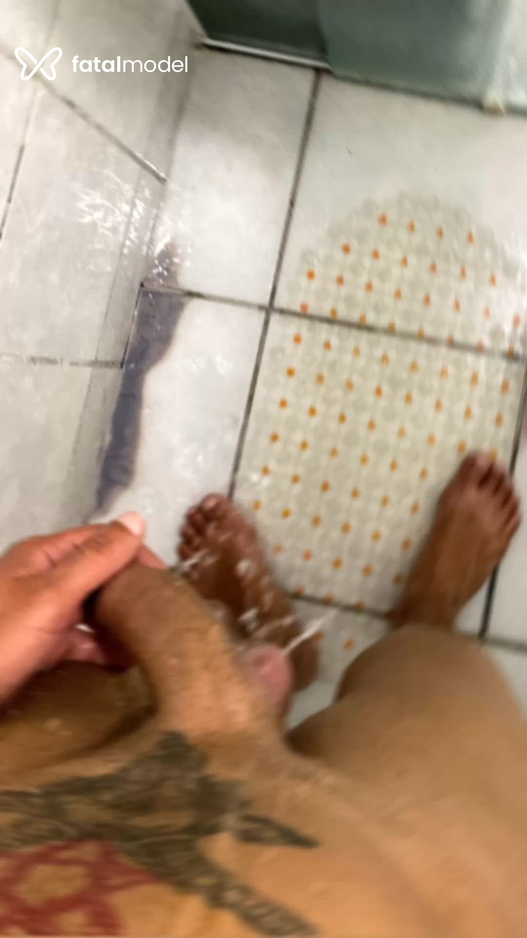 Acompanhante homem com cabelo castanho de olhos pretos - Matteo