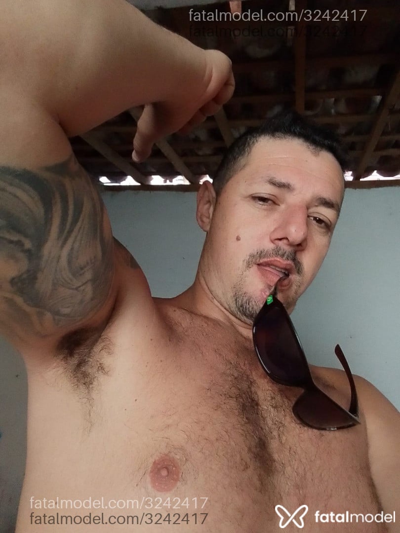 Acompanhante homem com cabelo castanho de olhos castanhos - Pit Bull
