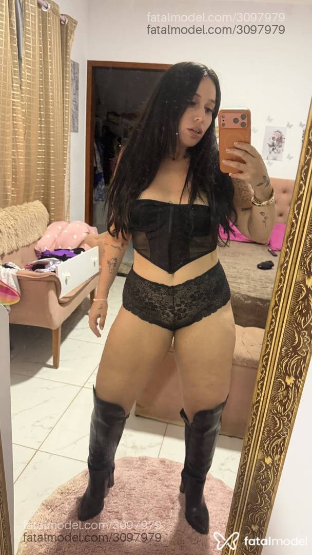 Acompanhante mulher com cabelo castanho de olhos castanhos - Morena