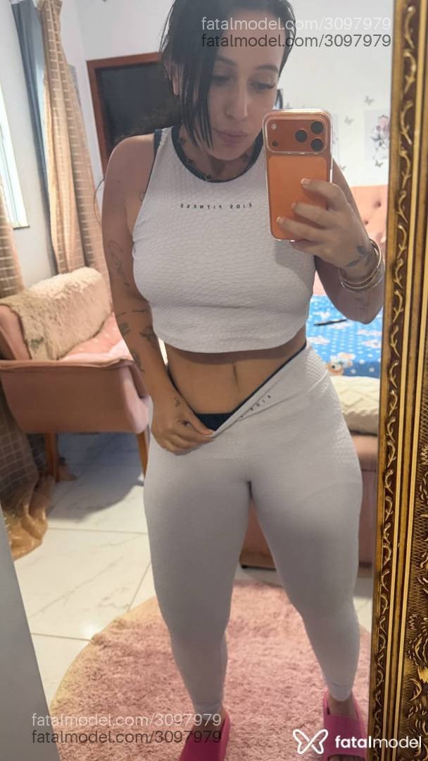 Acompanhante mulher com cabelo castanho de olhos castanhos - Morena
