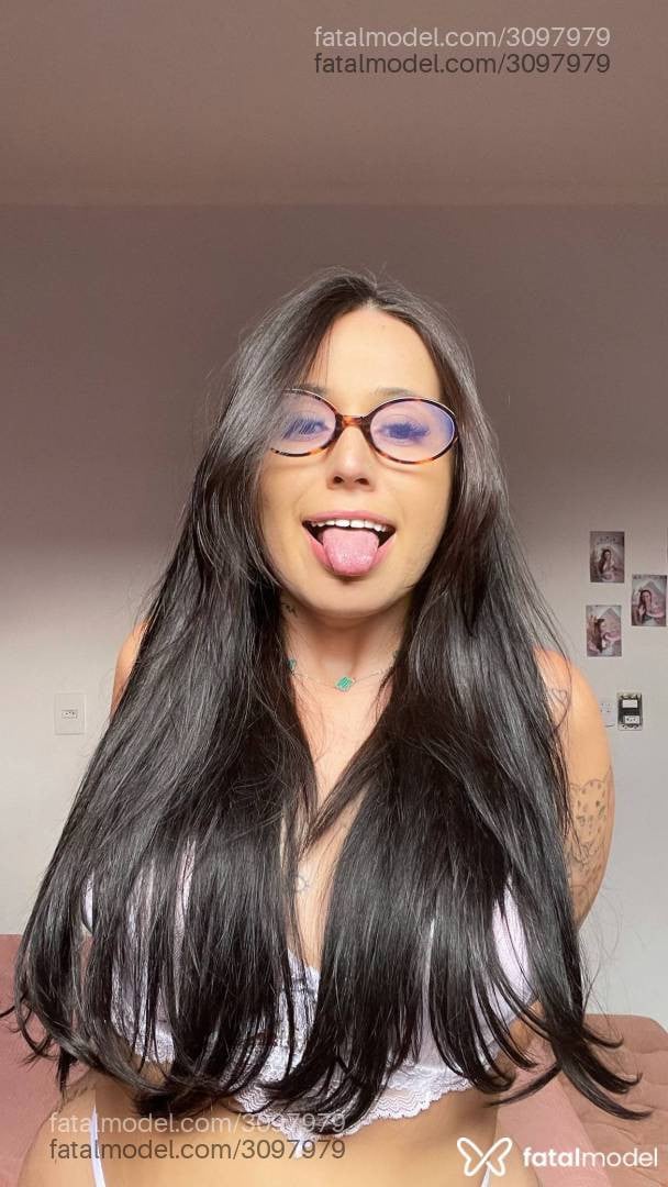 Acompanhante mulher com cabelo castanho de olhos castanhos - Morena