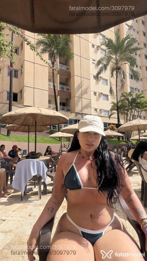 Acompanhante mulher com cabelo castanho de olhos castanhos - Morena