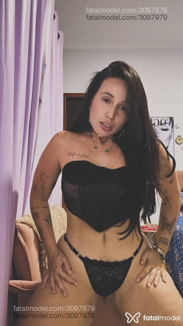 Acompanhante mulher com cabelo castanho de olhos castanhos - Morena