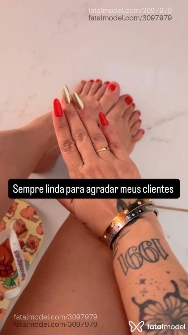 Acompanhante mulher com cabelo castanho de olhos castanhos - Morena