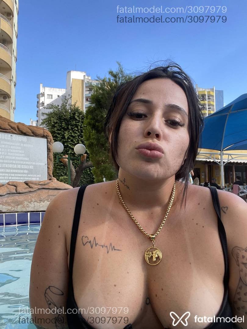 Acompanhante mulher com cabelo castanho de olhos castanhos - Morena