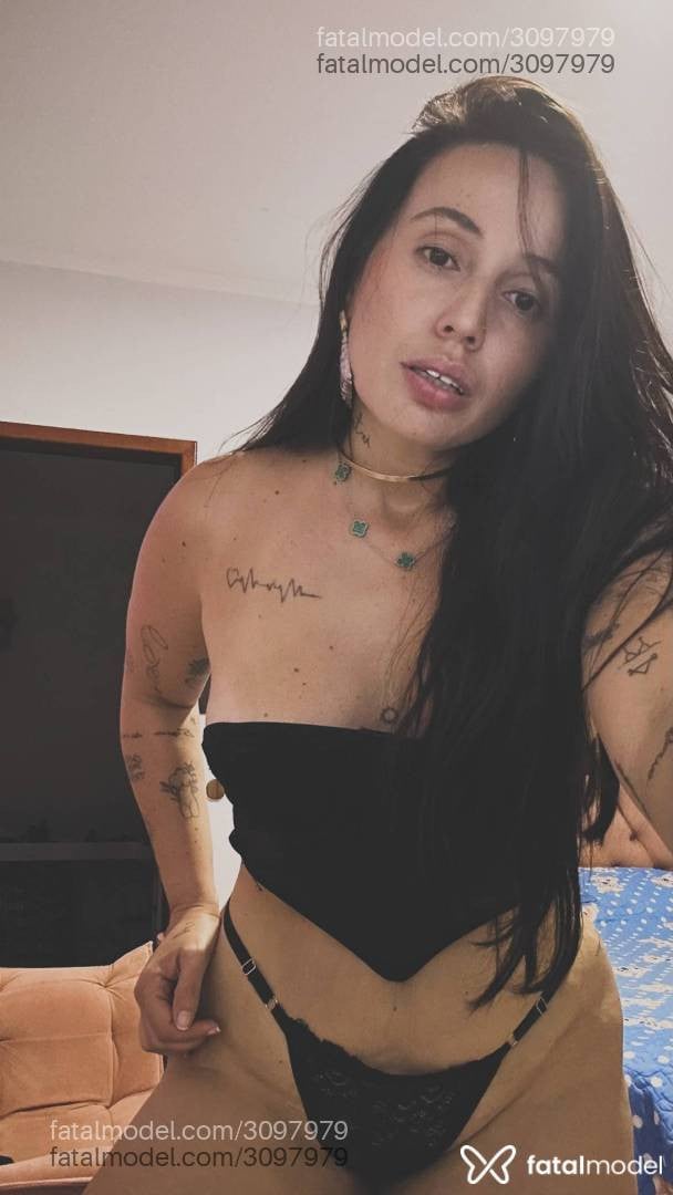 Acompanhante mulher com cabelo castanho de olhos castanhos - Morena