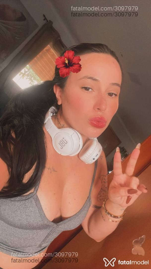 Acompanhante mulher com cabelo castanho de olhos castanhos - Morena