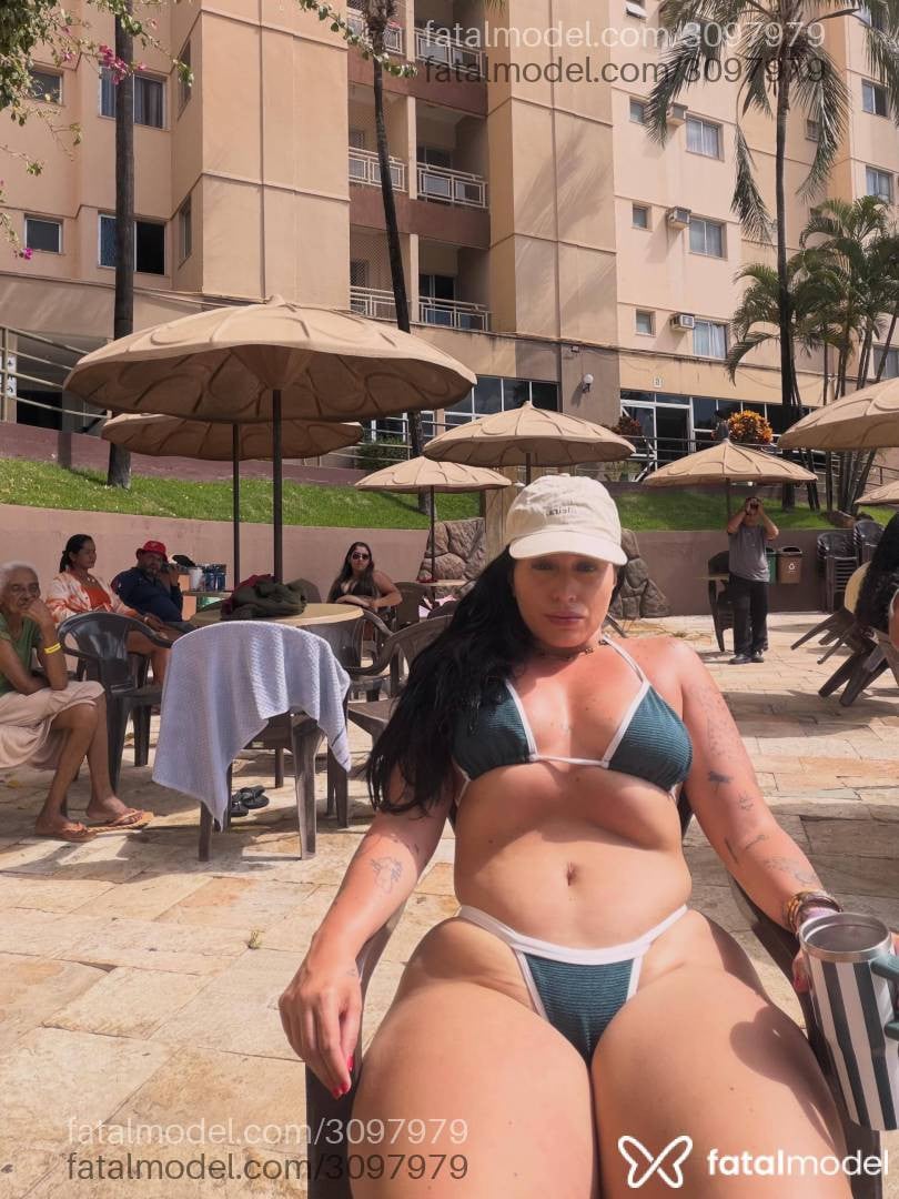 Acompanhante mulher com cabelo castanho de olhos castanhos - Morena