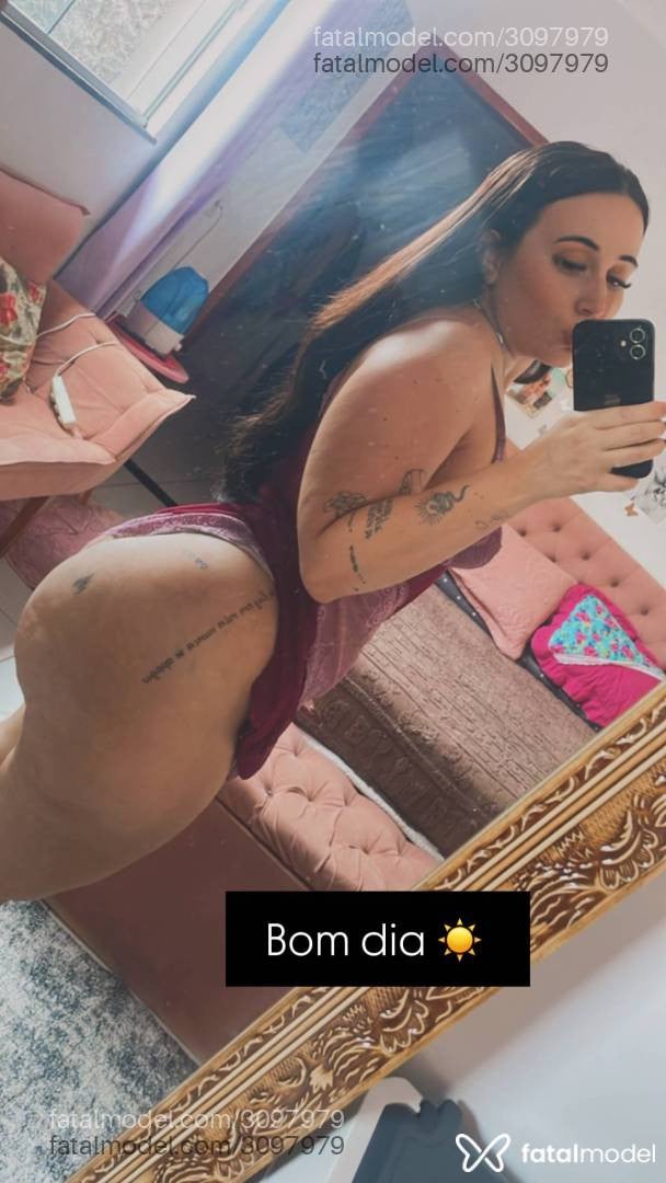 Acompanhante mulher com cabelo castanho de olhos castanhos - Morena