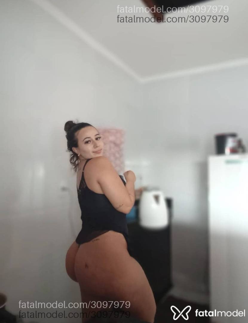 Acompanhante mulher com cabelo castanho de olhos castanhos - Morena