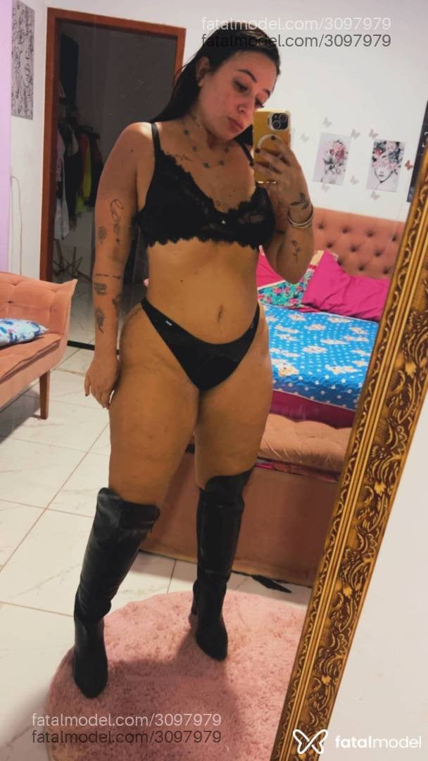 Acompanhante mulher com cabelo castanho de olhos castanhos - Morena