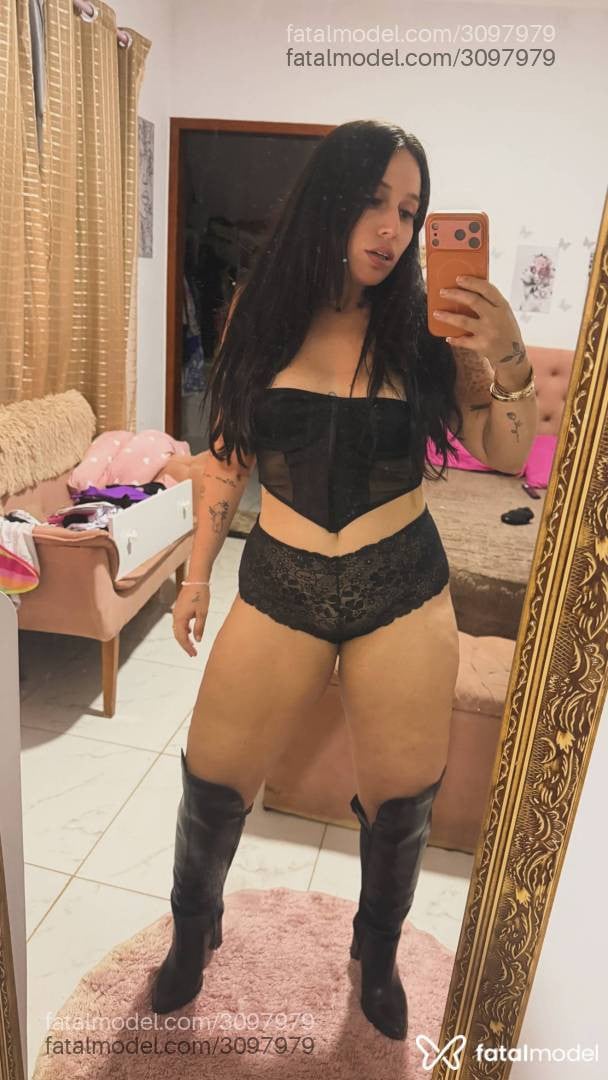 Acompanhante mulher com cabelo castanho de olhos castanhos - Morena