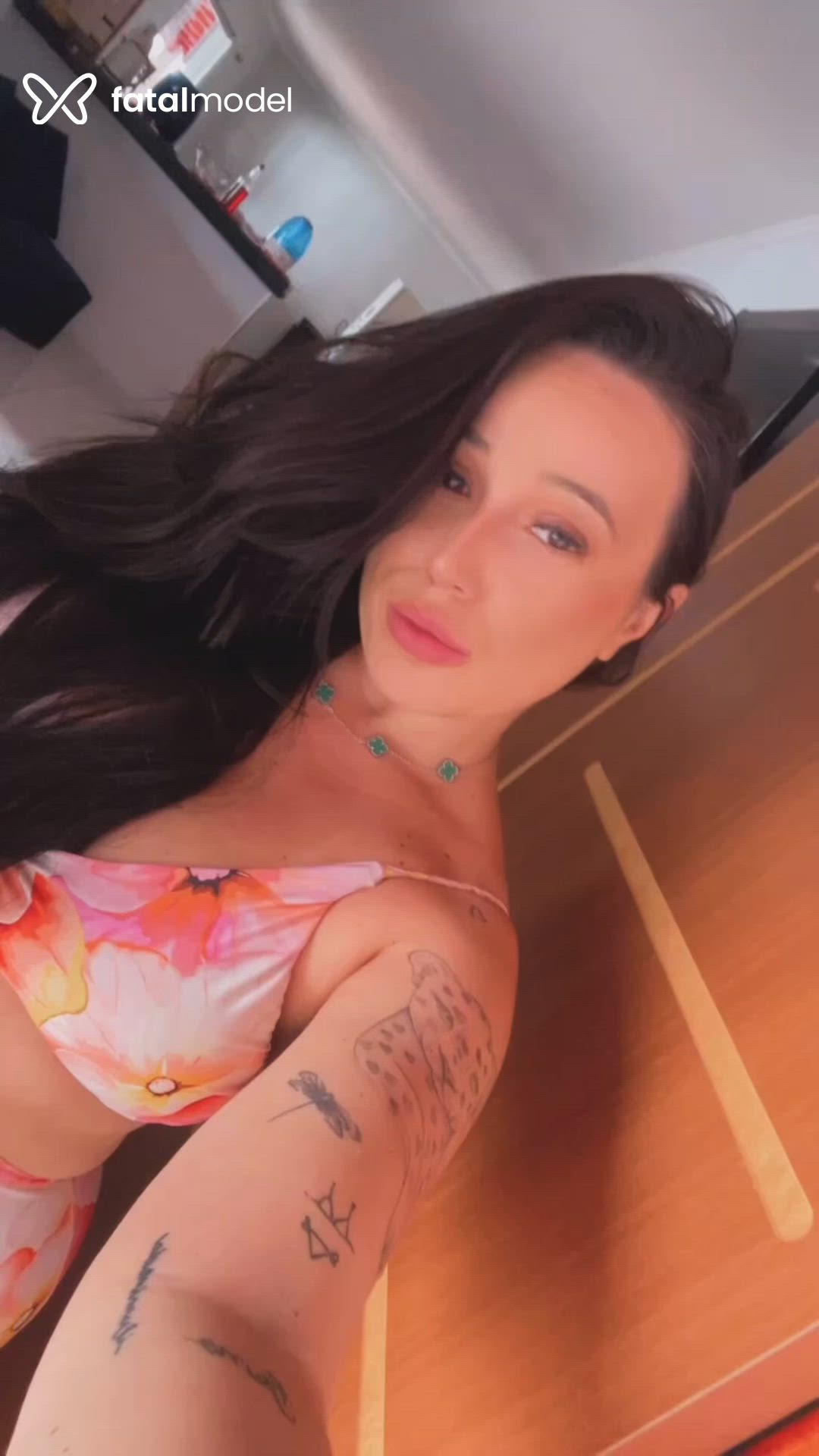 Acompanhante mulher com cabelo castanho de olhos castanhos em Virtual - Morena