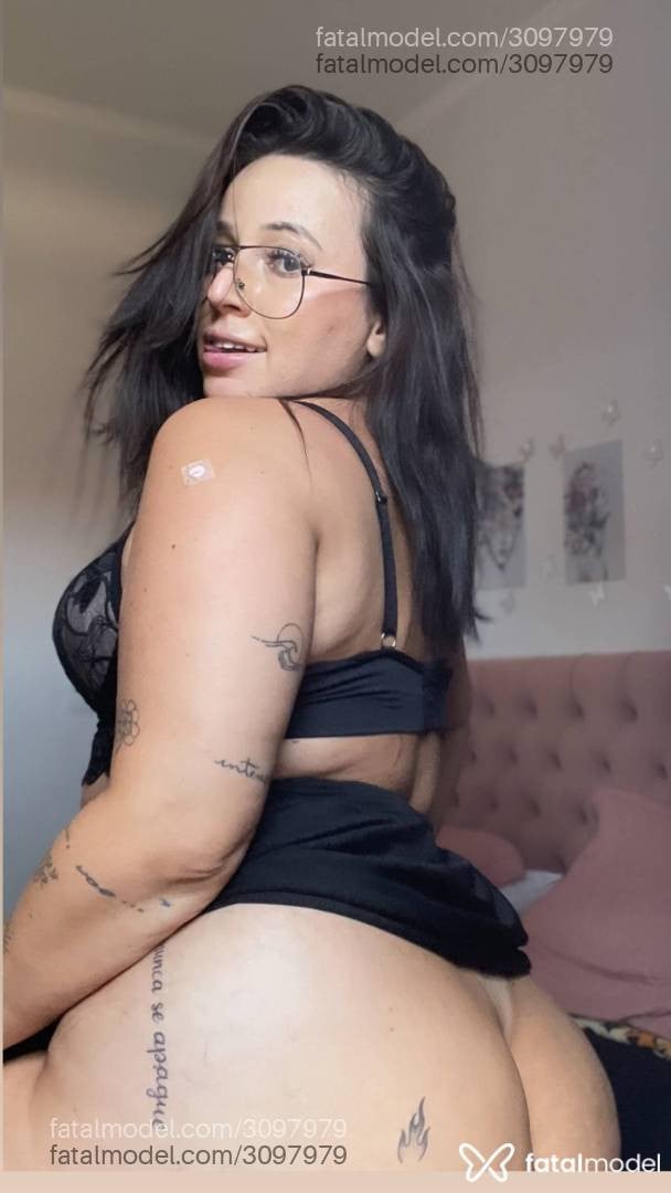 Acompanhante mulher com cabelo castanho de olhos castanhos - Morena