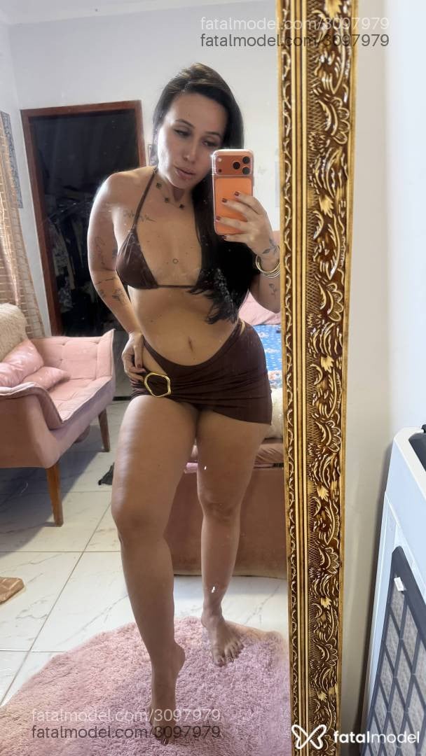 Acompanhante mulher com cabelo castanho de olhos castanhos - Morena