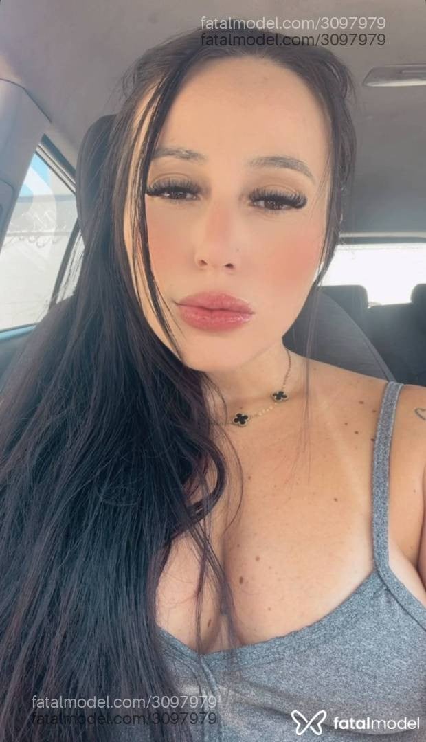 Acompanhante mulher com cabelo castanho de olhos castanhos - Morena