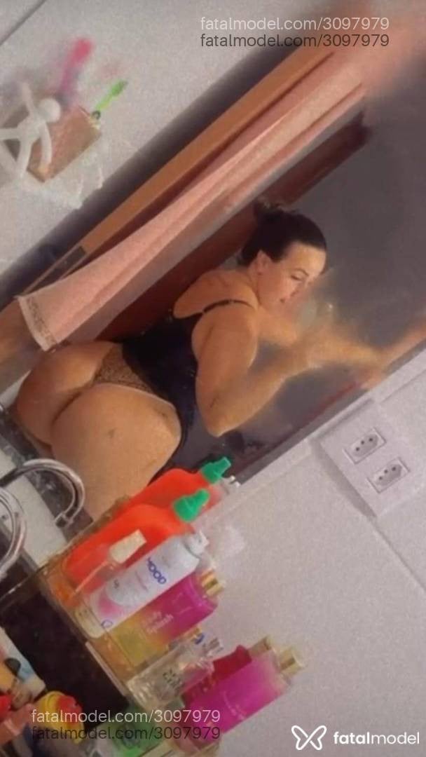 Acompanhante mulher com cabelo castanho de olhos castanhos - Morena