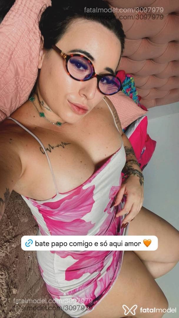 Acompanhante mulher com cabelo castanho de olhos castanhos - Morena