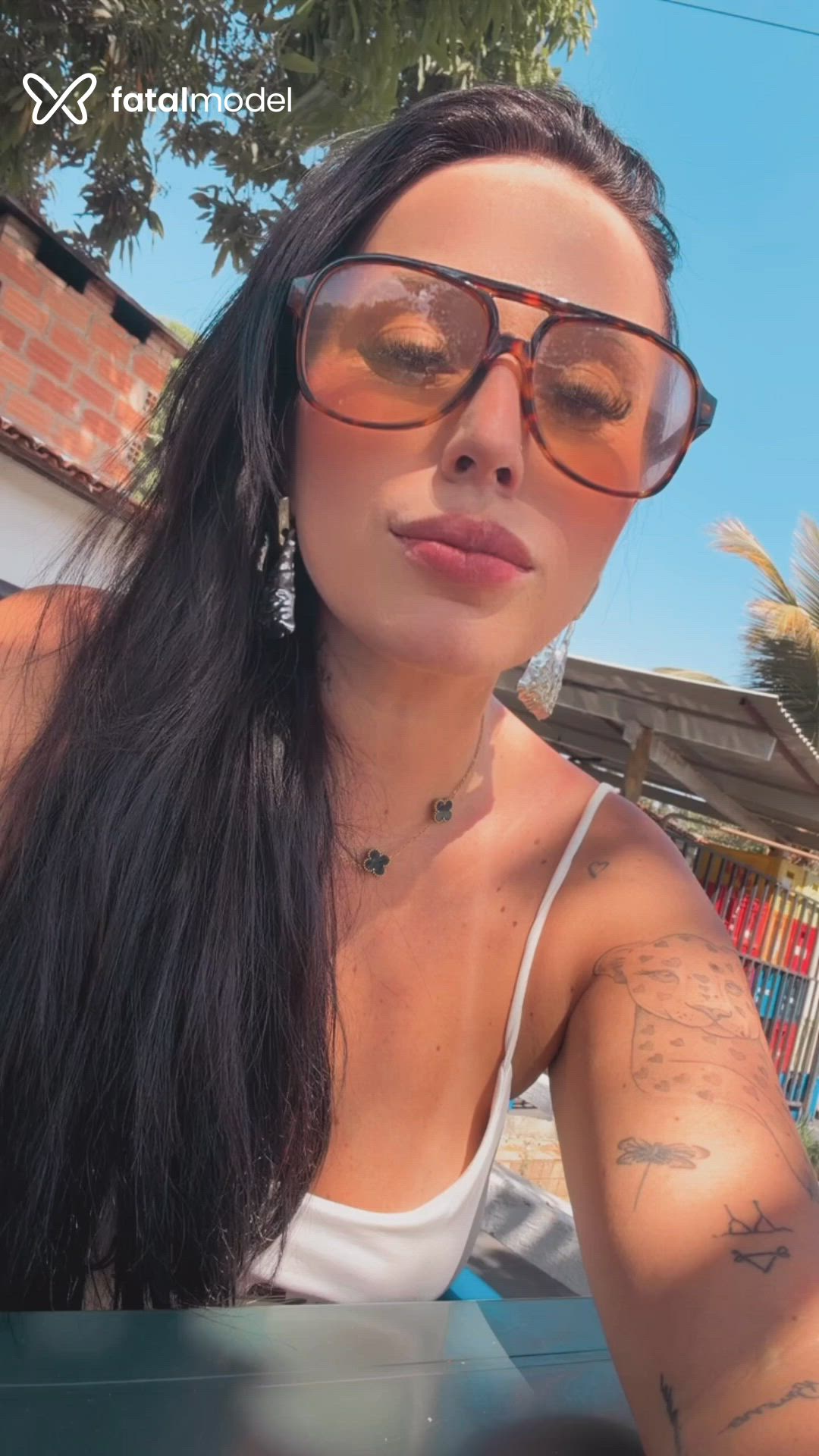 Acompanhante mulher com cabelo castanho de olhos castanhos - Morena