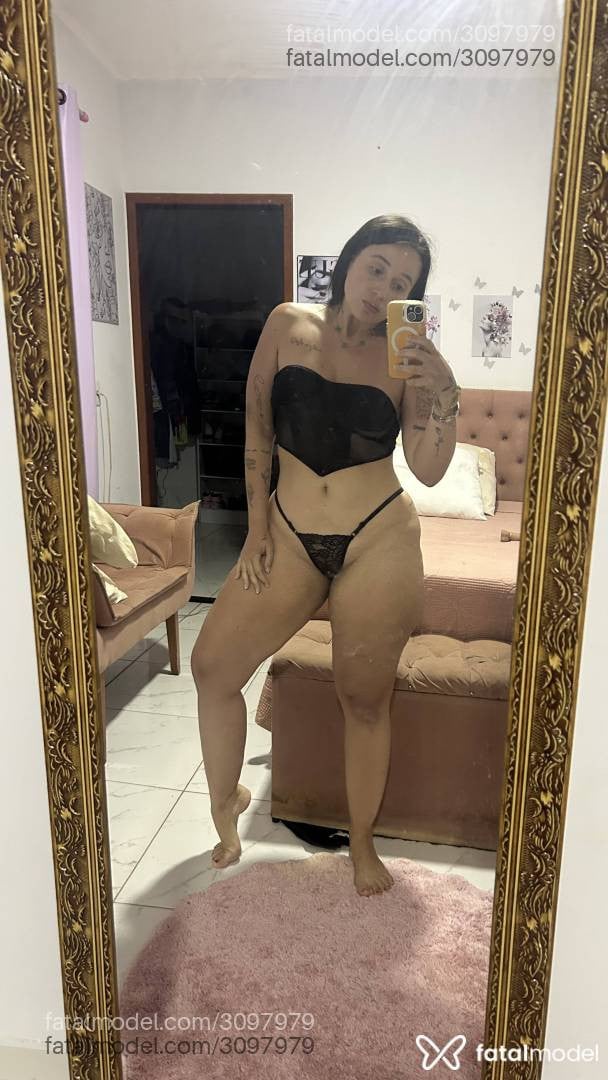 Acompanhante mulher com cabelo castanho de olhos castanhos - Morena