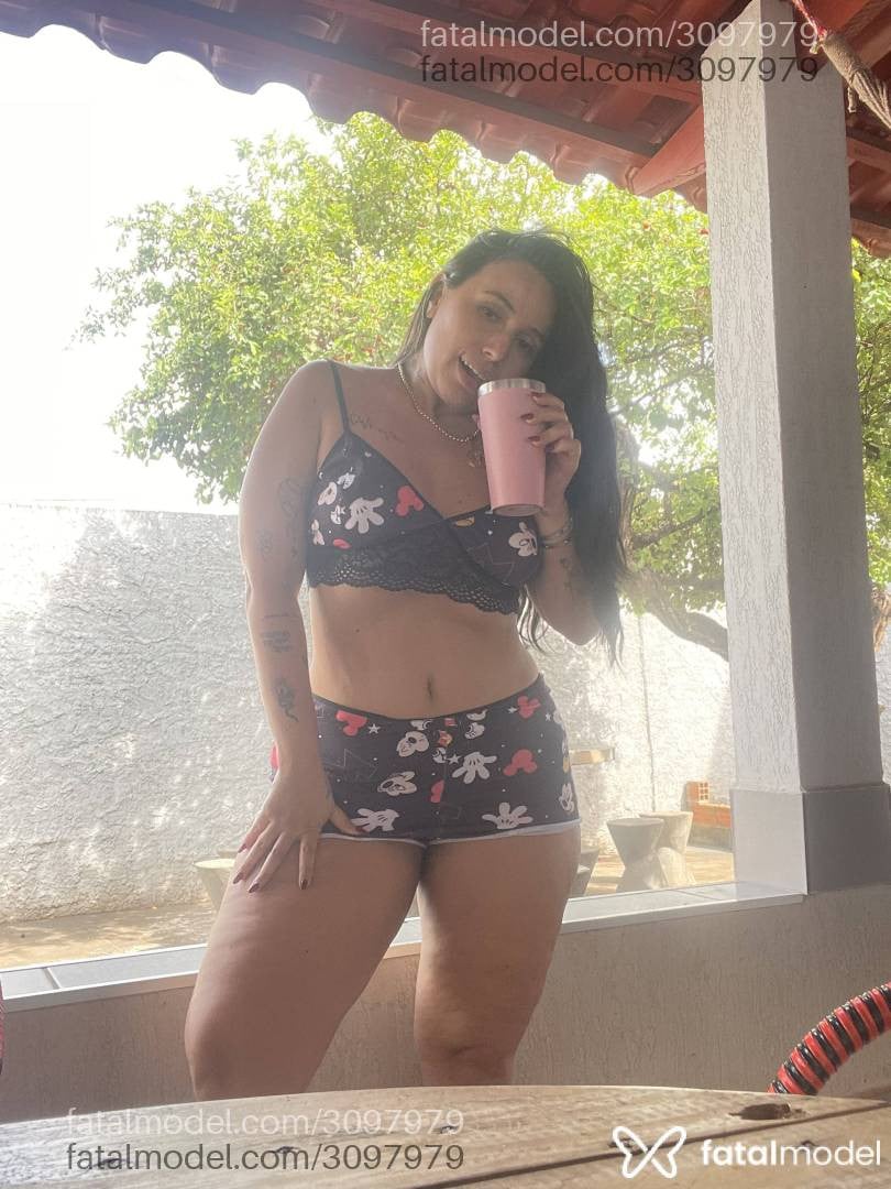 Acompanhante mulher com cabelo castanho de olhos castanhos - Morena