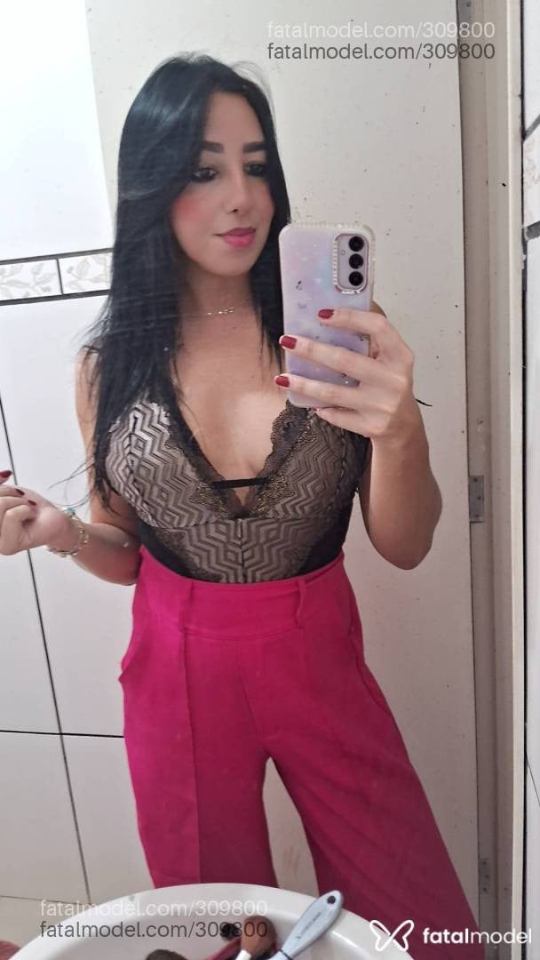 Acompanhante mulher trans morena (o) de olhos castanhos - Clara