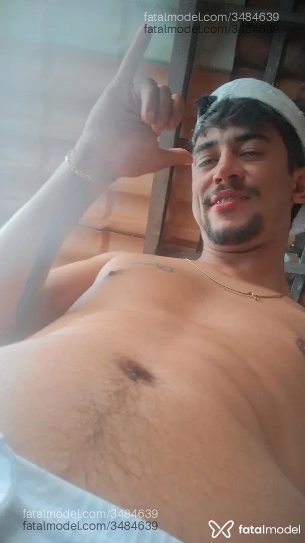 Acompanhante homem com cabelo castanho de olhos pretos - Nicolas