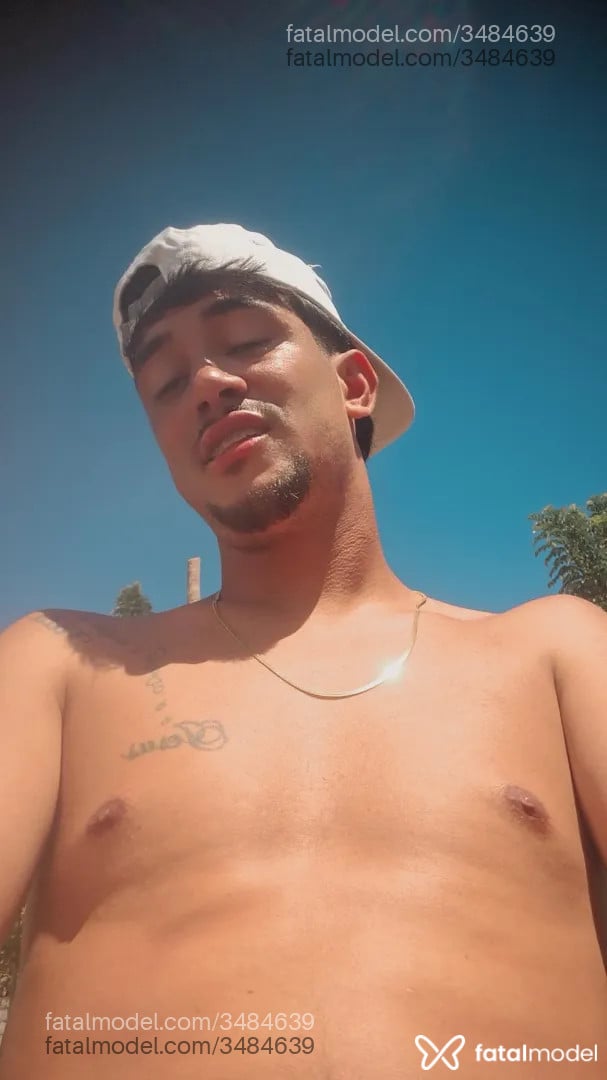 Acompanhante homem com cabelo castanho de olhos pretos - Nicolas