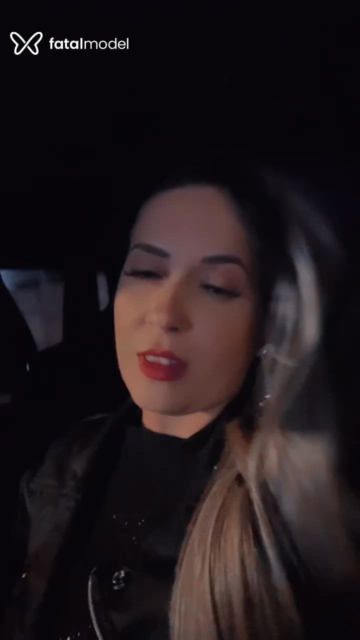 Acompanhante mulher loira (o) de olhos castanhos - Jessy