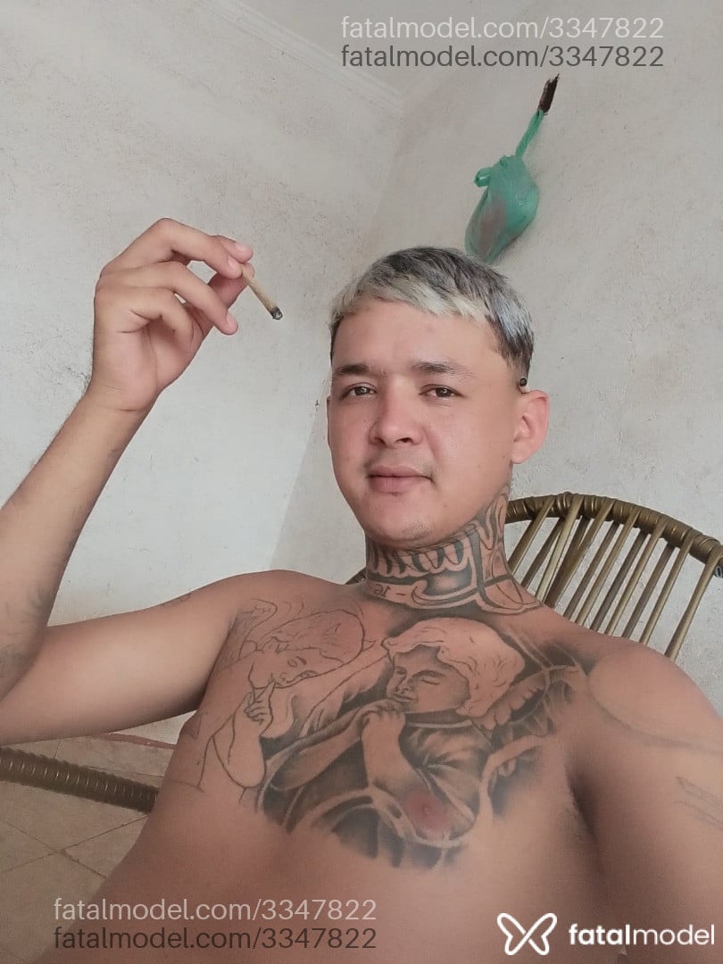 Acompanhante homem com cabelo castanho de olhos castanhos - Lucas