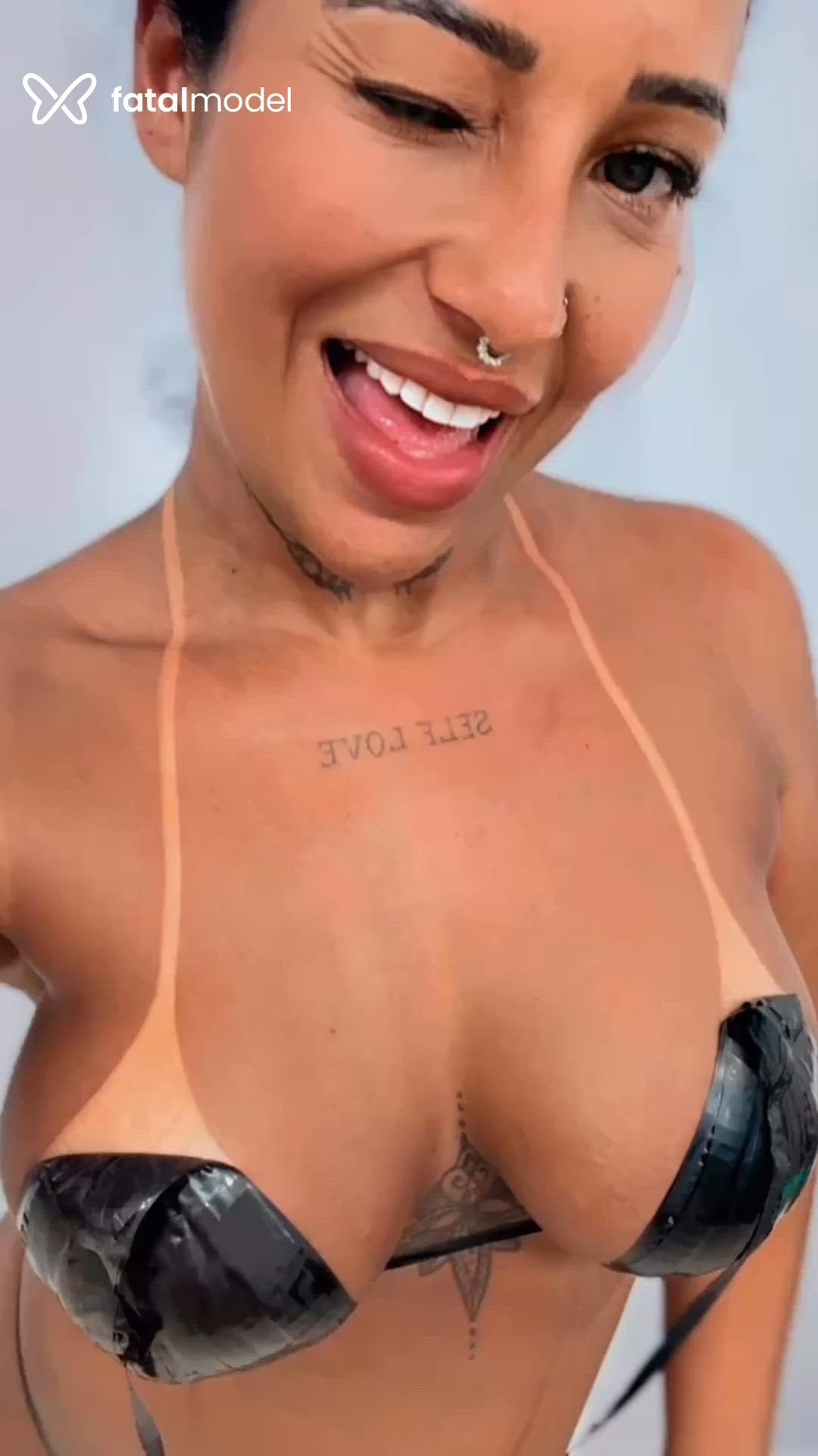 Acompanhante mulher morena (o) de olhos pretos - Eloa