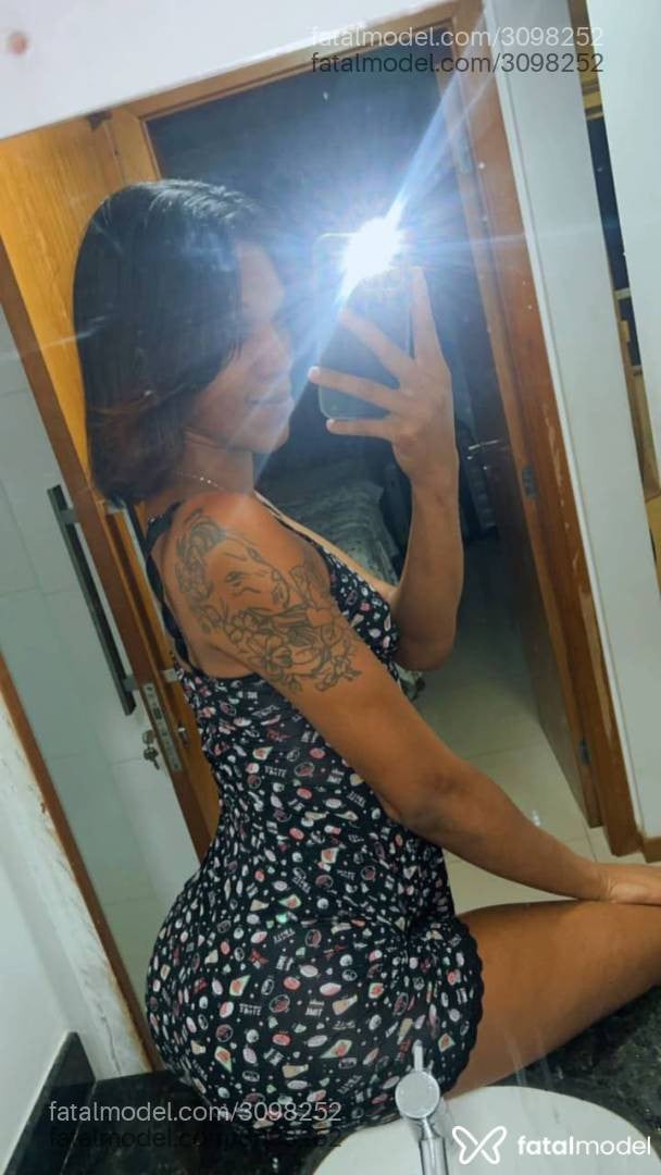 Acompanhante mulher trans com cabelo castanho de olhos castanhos em Rio de Janeiro - Maitê Phelippa