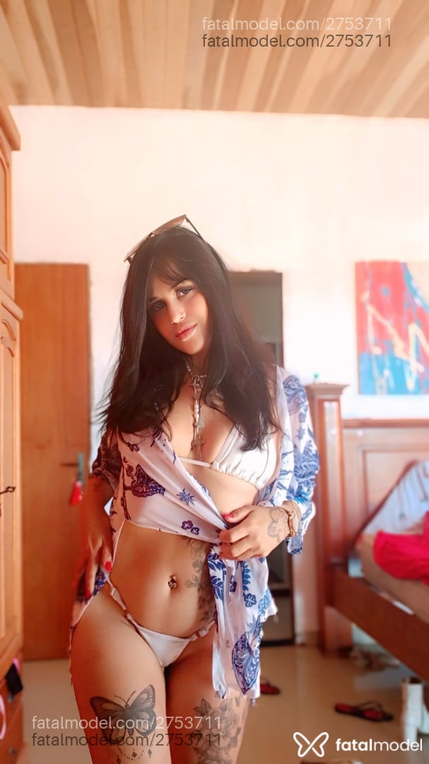 Acompanhante mulher com cabelo castanho de olhos castanhos - Mirella