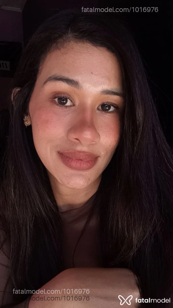 Acompanhante mulher com cabelo castanho de olhos pretos - Isabeli Garvz