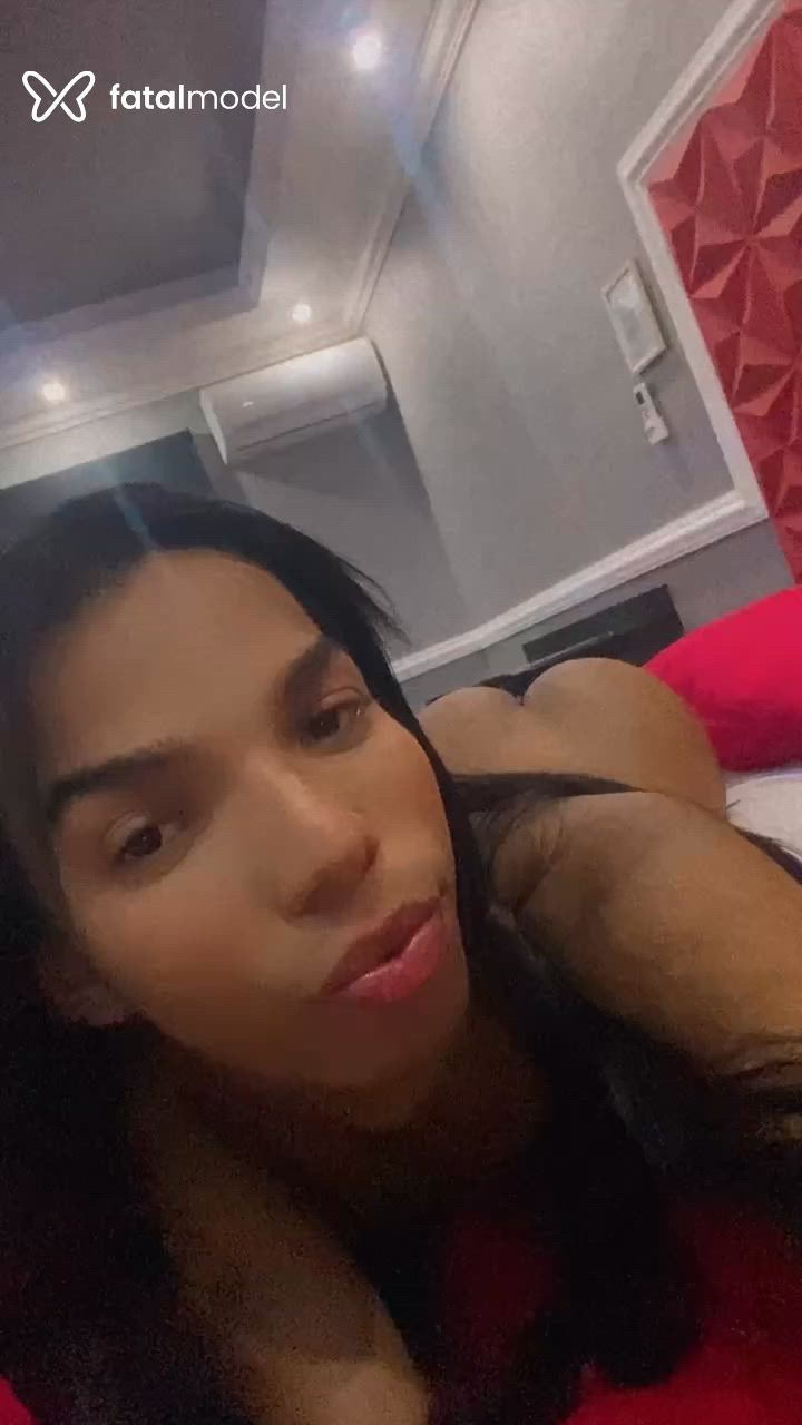 Acompanhante mulher trans com cabelo castanho de olhos pretos - Julia