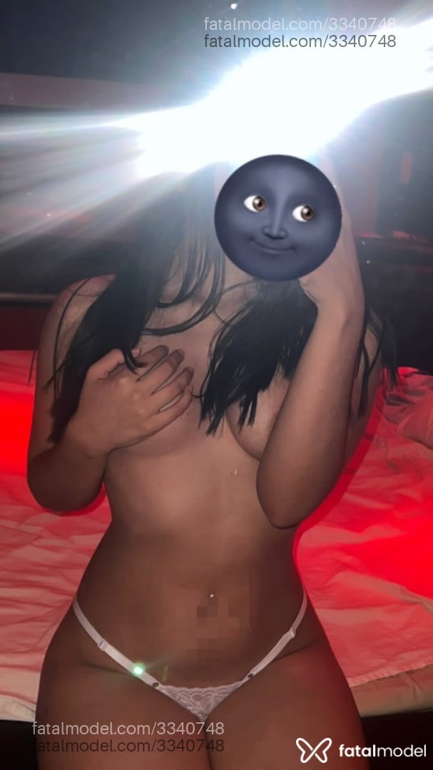 Acompanhante mulher morena (o) de olhos pretos - Serena