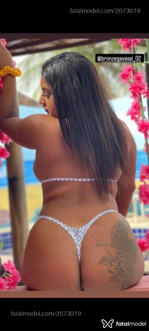 Acompanhante mulher morena (o) de olhos pretos - Joana Larrisa