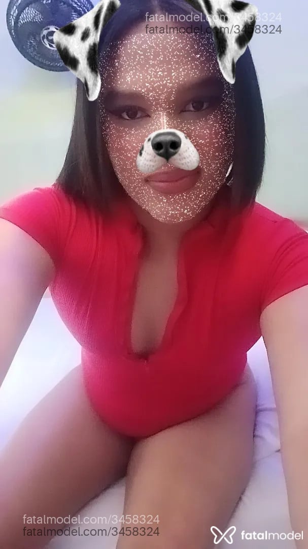 Acompanhante mulher trans com cabelo castanho de olhos pretos - Nuelly