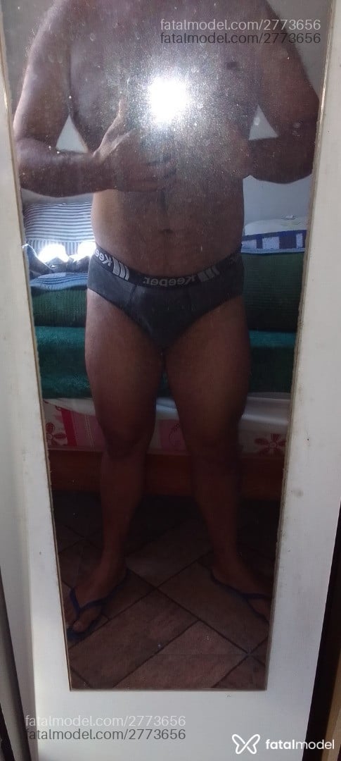 Acompanhante homem com cabelo castanho de olhos castanhos - Marcio