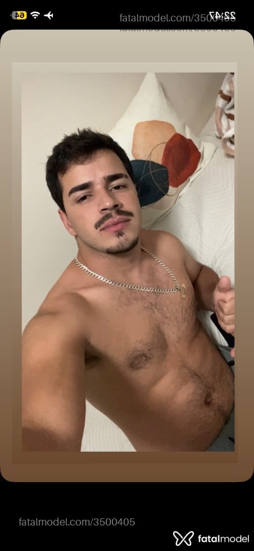Acompanhante homem com cabelo castanho de olhos castanhos - Antônio