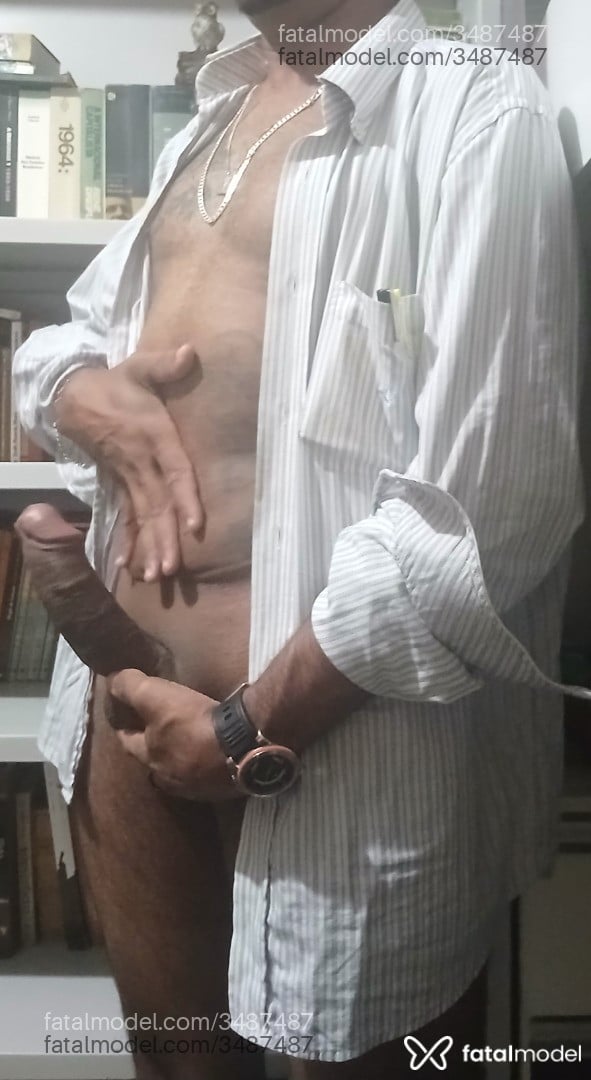Acompanhante homem morena (o) de olhos castanhos - Casio Acompanhante homem morena (o) de olhos castanhos - Casio