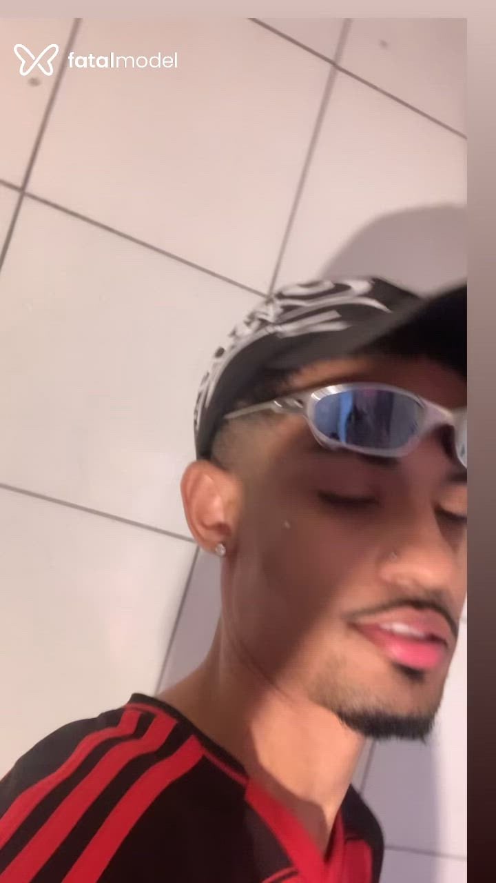 Acompanhante homem morena (o) de olhos pretos - Weslley Santos Acompanhante homem morena (o) de olhos pretos - Weslley Santos