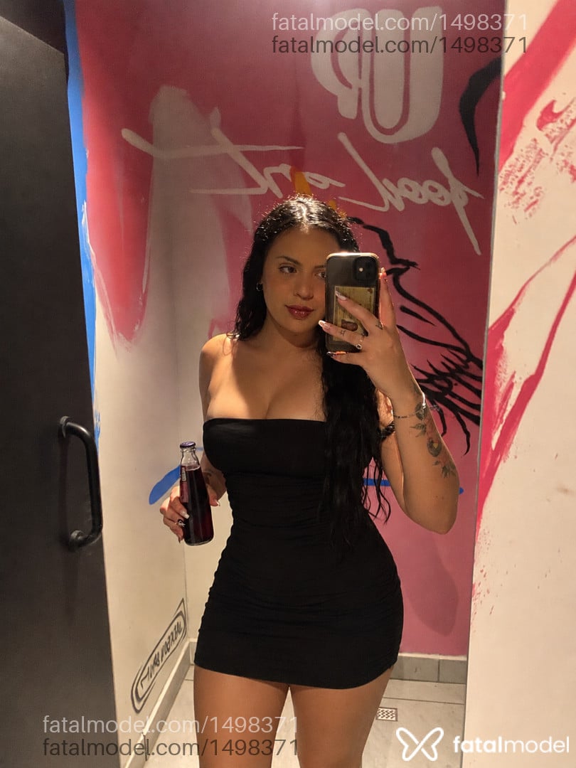 Acompanhante mulher com cabelo castanho de olhos pretos - Robertinha Acompanhante mulher com cabelo castanho de olhos pretos - Robertinha