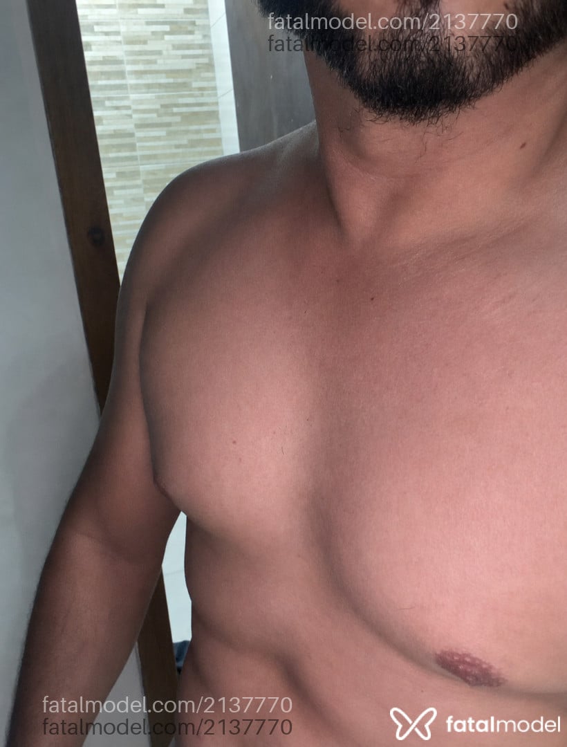 Acompanhante homem morena (o) de olhos castanhos - Johnn