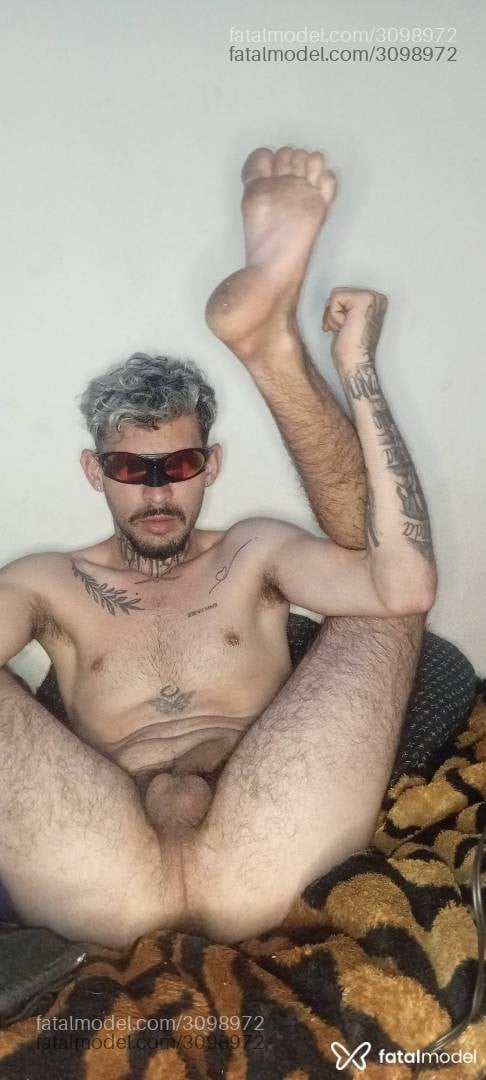 Acompanhante homem loira (o) de olhos verdes - Menortatuado