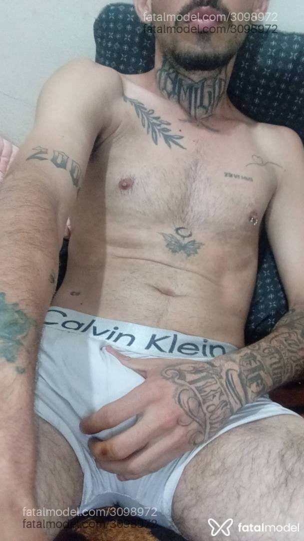 Acompanhante homem loira (o) de olhos verdes - Menortatuado