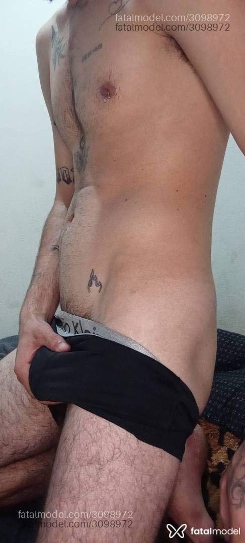 Acompanhante homem loira (o) de olhos verdes - Menortatuado